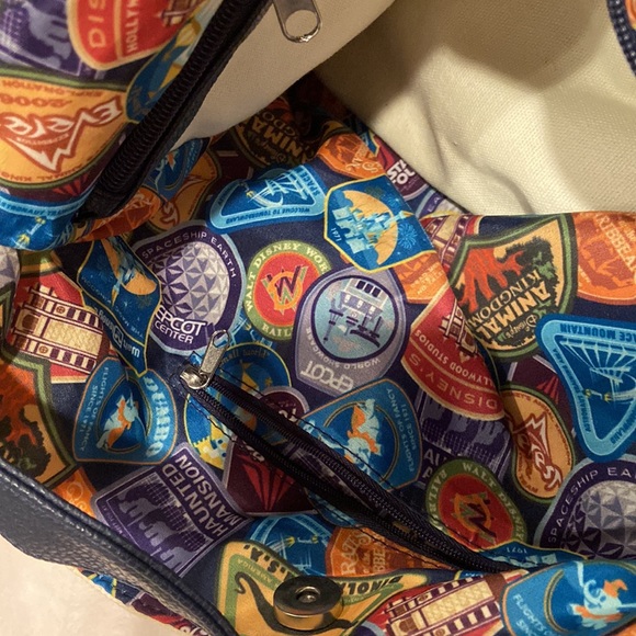 Walt Disney World Discover The Magic Printed Canvas Tote Bag - Picture 4 of 6